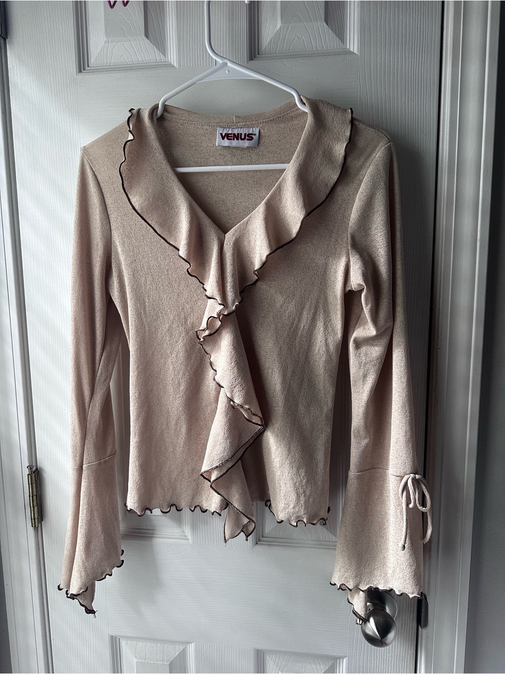 vintage VENUS tan contrast Ruffled Trim Knit blouse